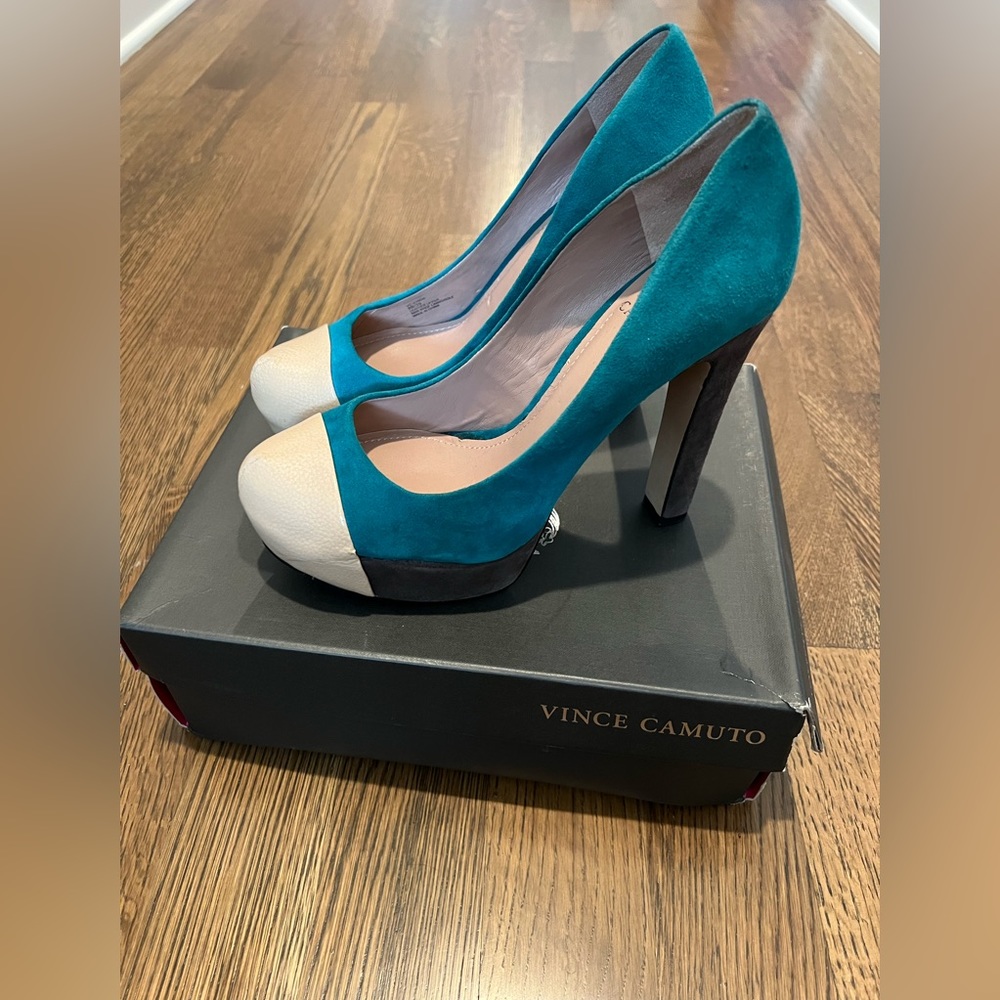 Vince Camuto Jorgie Heels - Size 9B/39